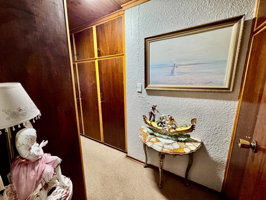 3 Bedroom Property for Sale in Van Der Hoff Park North West